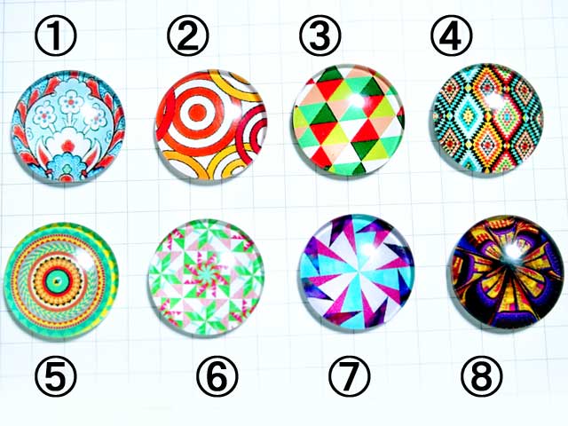 CS404JJ　１８ｍｍ　グラスカボション　幾何学模様