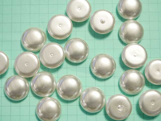 CS543FM　１４ｍｍ　アクリルカボ　扁平パール　ホワイト