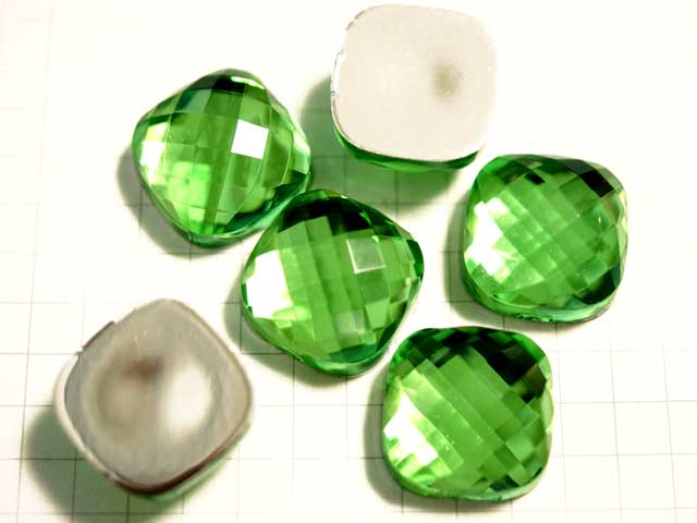 CS552JJ　１６ｍｍ　アクリルカボ　カット　グリーン