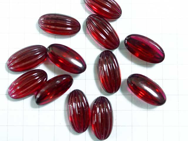 CS609JJ　１４×７　グラスカボ　長オーバル　ルビー