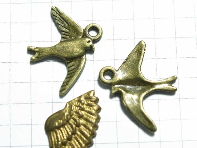 MF763FM　チャーム　ミニツバメ　真鍮古美