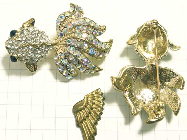 MF789FM　ブローチ　ラインストーン金魚　金　