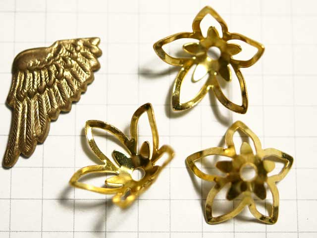 MF887FM　ビーズキャップ　１７ｍｍ　５枚花　金