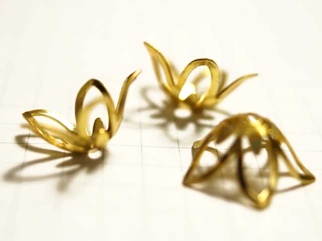 MF887FM　ビーズキャップ　１７ｍｍ　５枚花　金