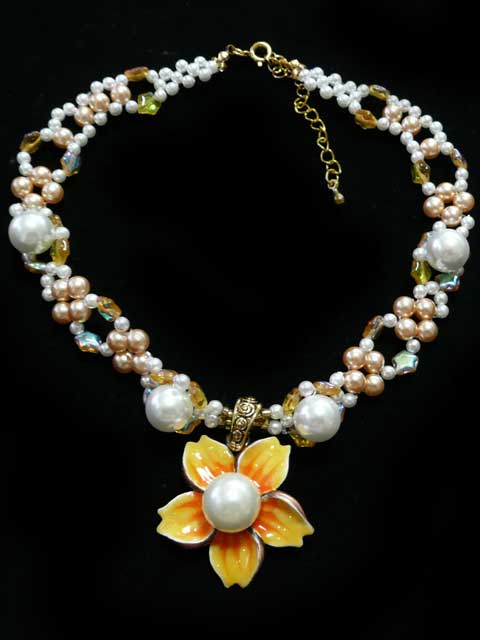 MU23NUS　エナメル＆パールチョーカー