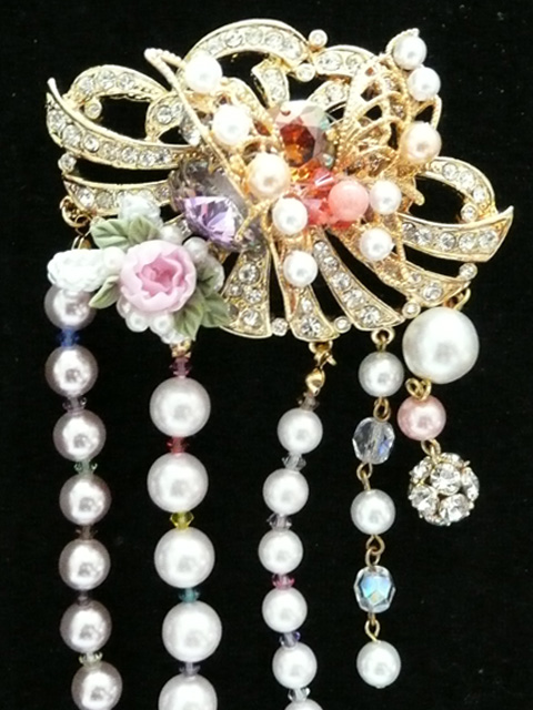 MU24NUS　三連パール＆ダブルブローチ
