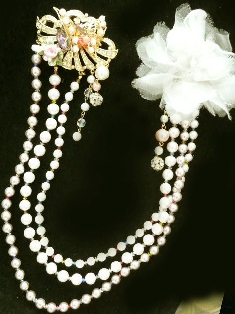 MU24NUS　三連パール＆ダブルブローチ