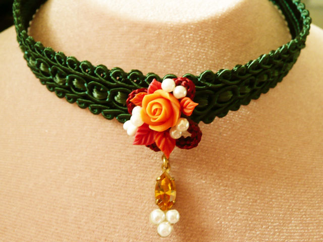 PN05CUS　樹脂花のチョーカー