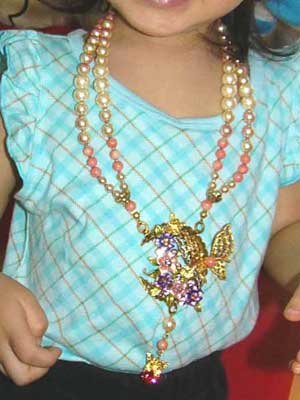 PO08EUS　蝶ちょのパリュール