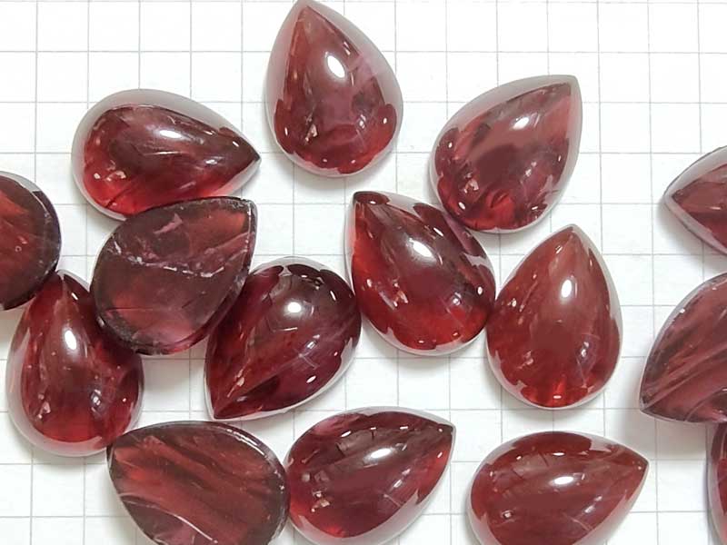 RT118MR　１８×１３　ペアシェイプ　ルビー筋縞