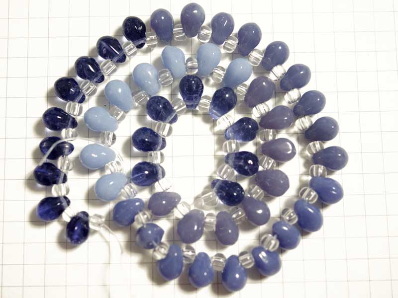 BG173FM グラスビーズ　８×６　ライラック・アメシストＭＩＸ　１連