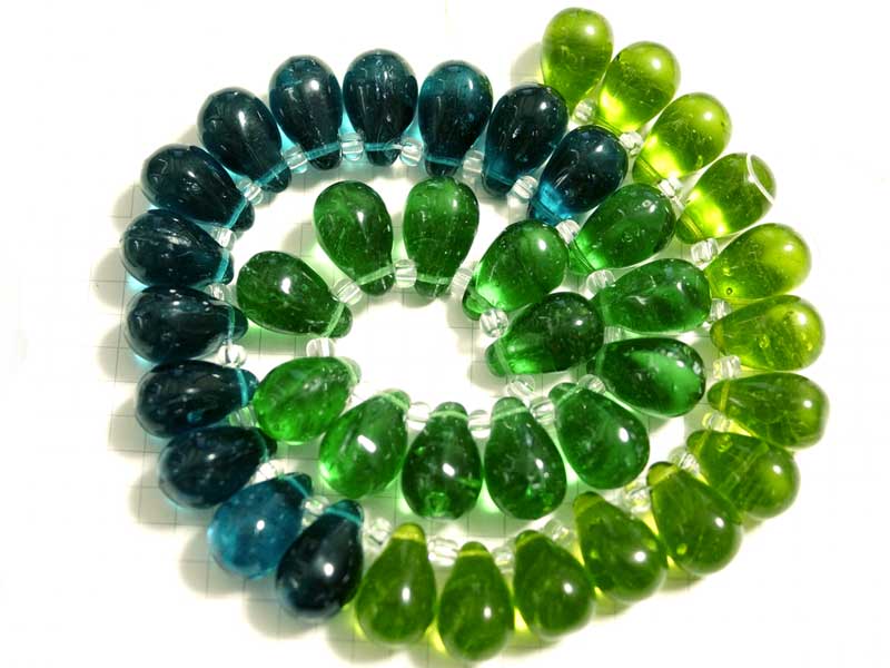 BG181FM グラスビーズ　１７×１１　ライム・グリーンＭＩＸ　１連