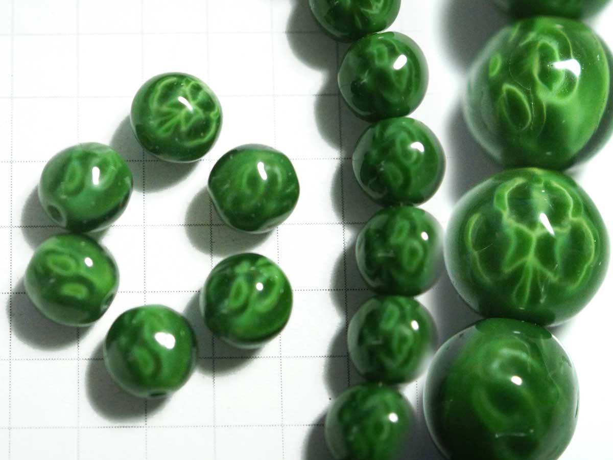 BG201JJ　グラスビーズ　クローバー模様