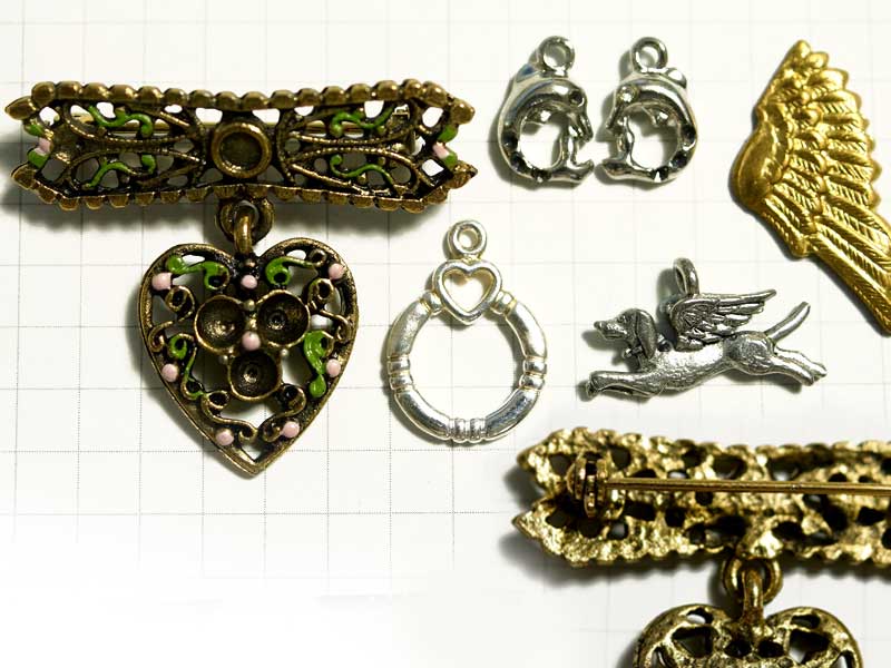 CA112US　アソート　ヴィンテージブローチ＆チャーム