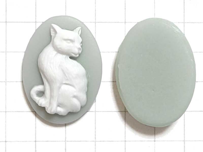 CO181JA　１８×１３　アクリルカメオ　猫　錆青磁