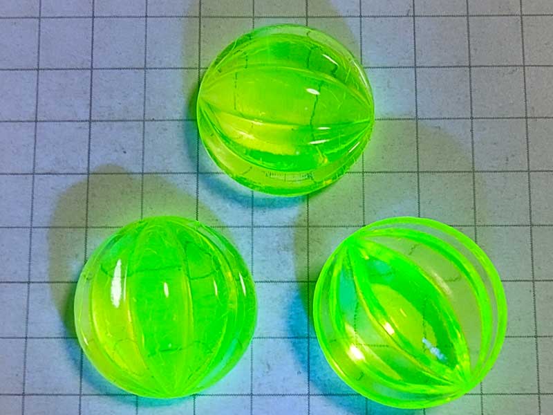 CO257JJ　１６ｍｍ　ラウンド　ウランガラスカボ　縞