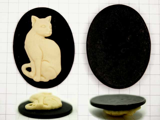 ４０×３０　アクリルカメオ　猫　黒