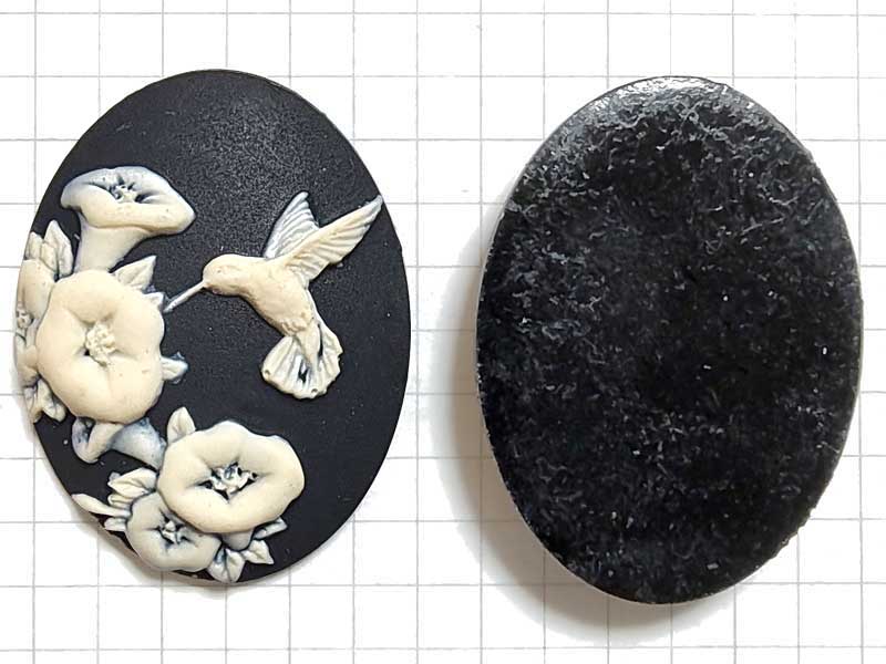 CS772JA　４０×３０　アクリルカメオ　ハチドリ　黒