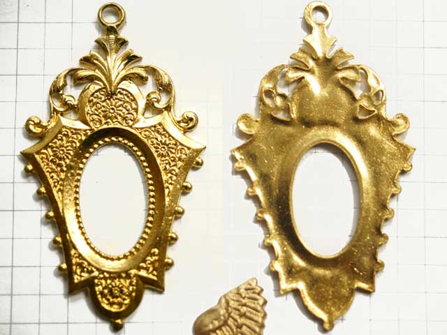 MF990JJ　スタンピング　紋章風　２１×１２オーバル枠　１カン　真鍮