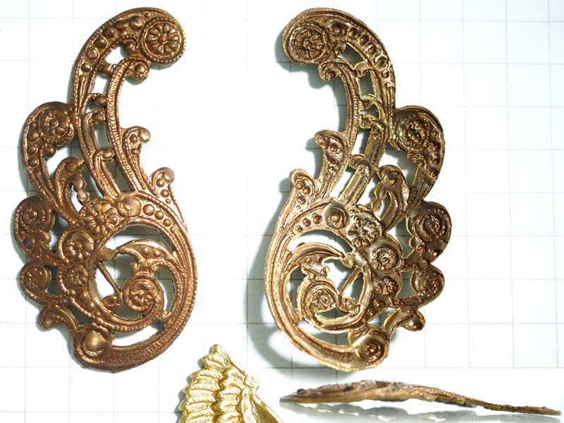 MH126JJ　スタンピング　装飾ウイング　真鍮古美