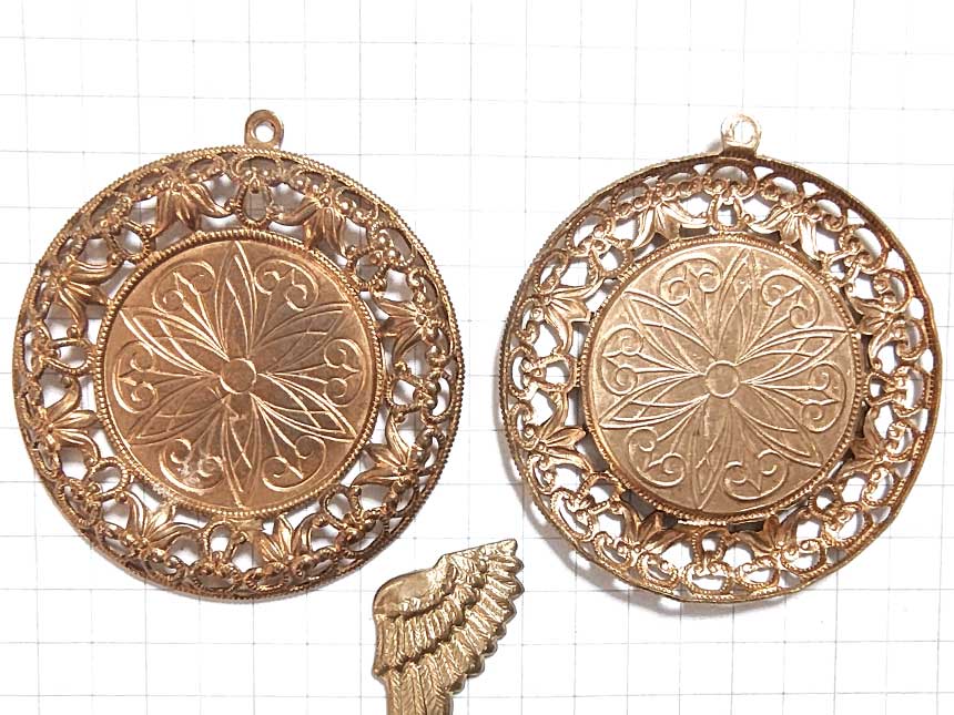 MH163JJ 　スタンピング　ラウンド葉装飾枠　１カン　真鍮