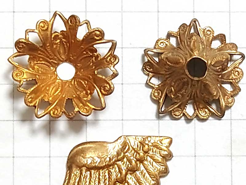 MH181JJ　スタンピング　１４ｍｍ　立体花　真鍮