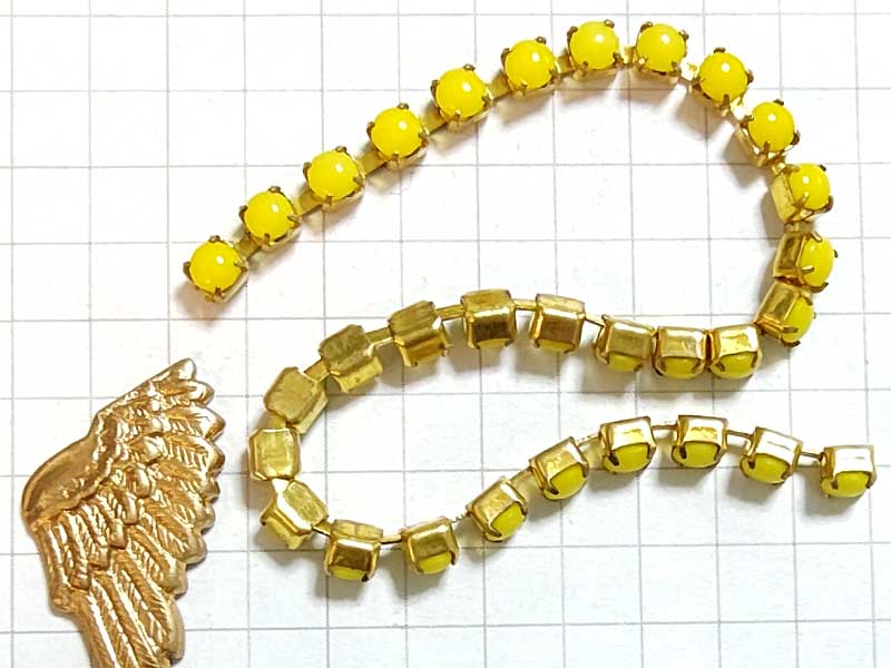 MH208JJ　ラインストーンチェーン　１３ＳＳ　オペークイエロー　真鍮