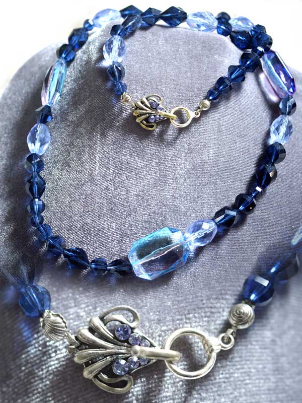 MU32NUS　アクリルビーズのオクタゴンネックレス