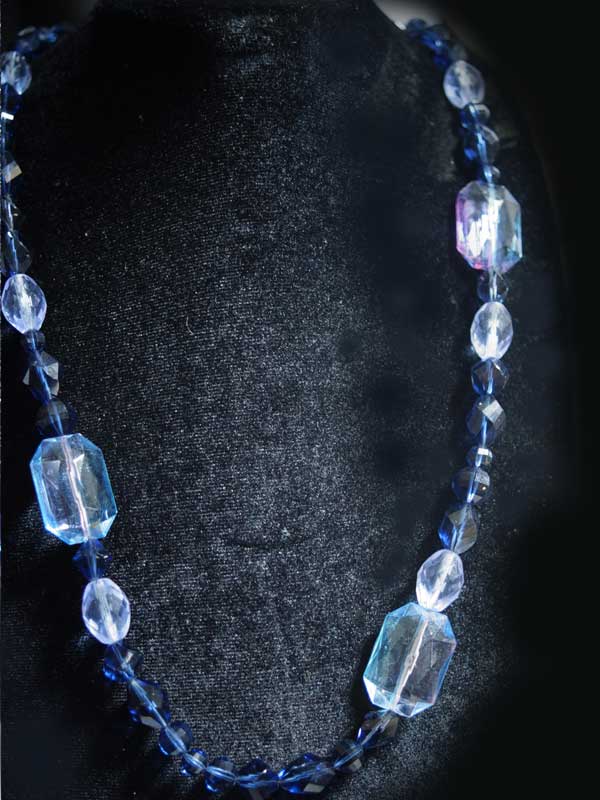 MU32NUS　アクリルビーズのオクタゴンロングネックレス