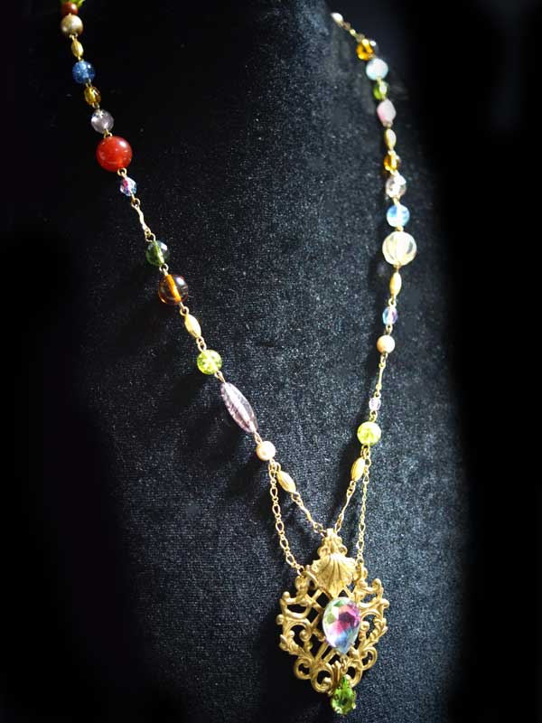 MU36NUS　アイリスガラスのネックレス