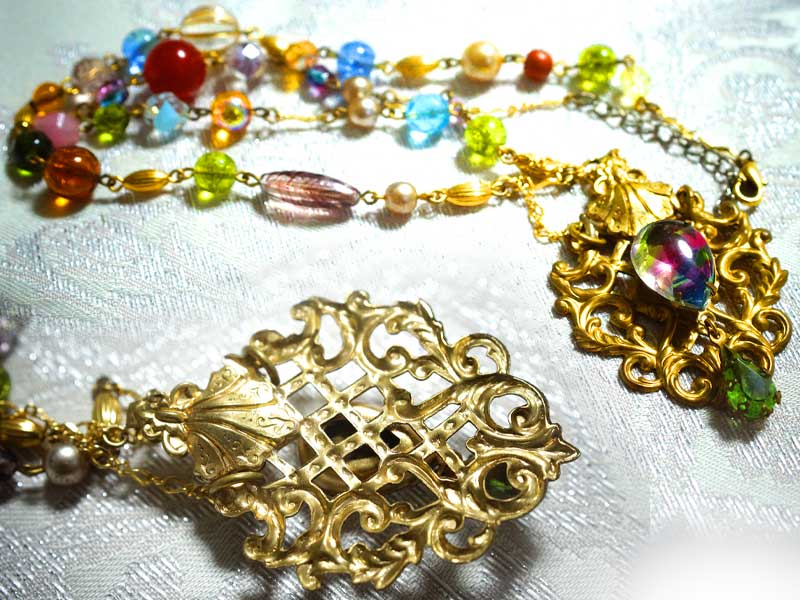 MU36NUS　アイリスガラスのネックレス