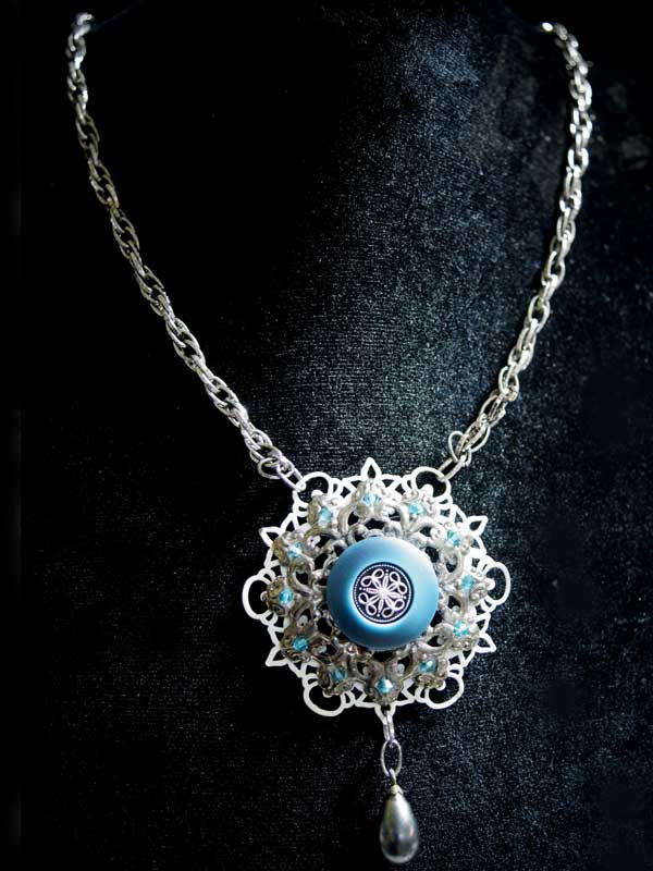 MU37NUS　飾りボタンのペンダント