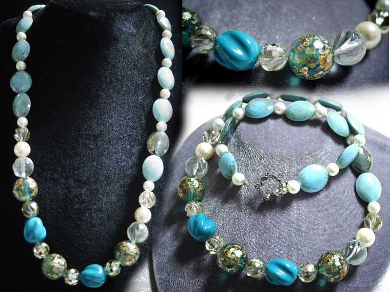 MU44NUS　ピーコックカラーのネックレス