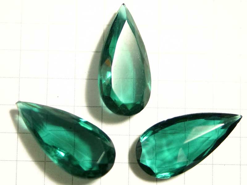 RT185JJ ２０×１０　細長ドロップ　エメラルド